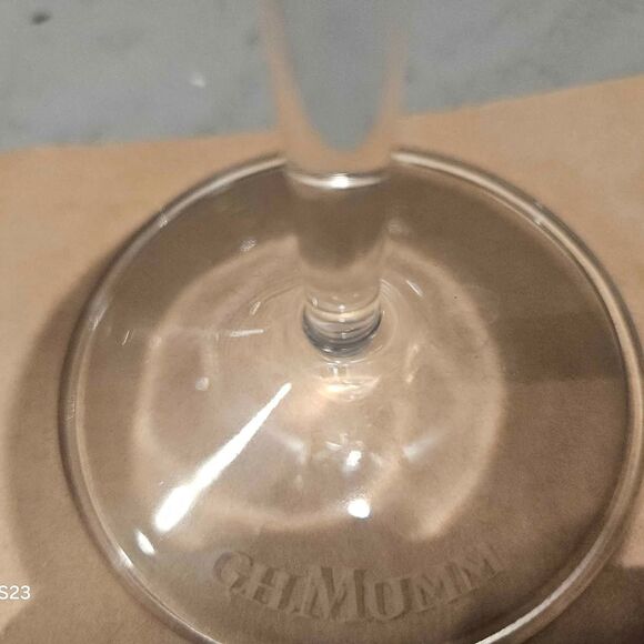 G H Mumm Champagne Flûtes Set of 4 - Picture 4 of 6